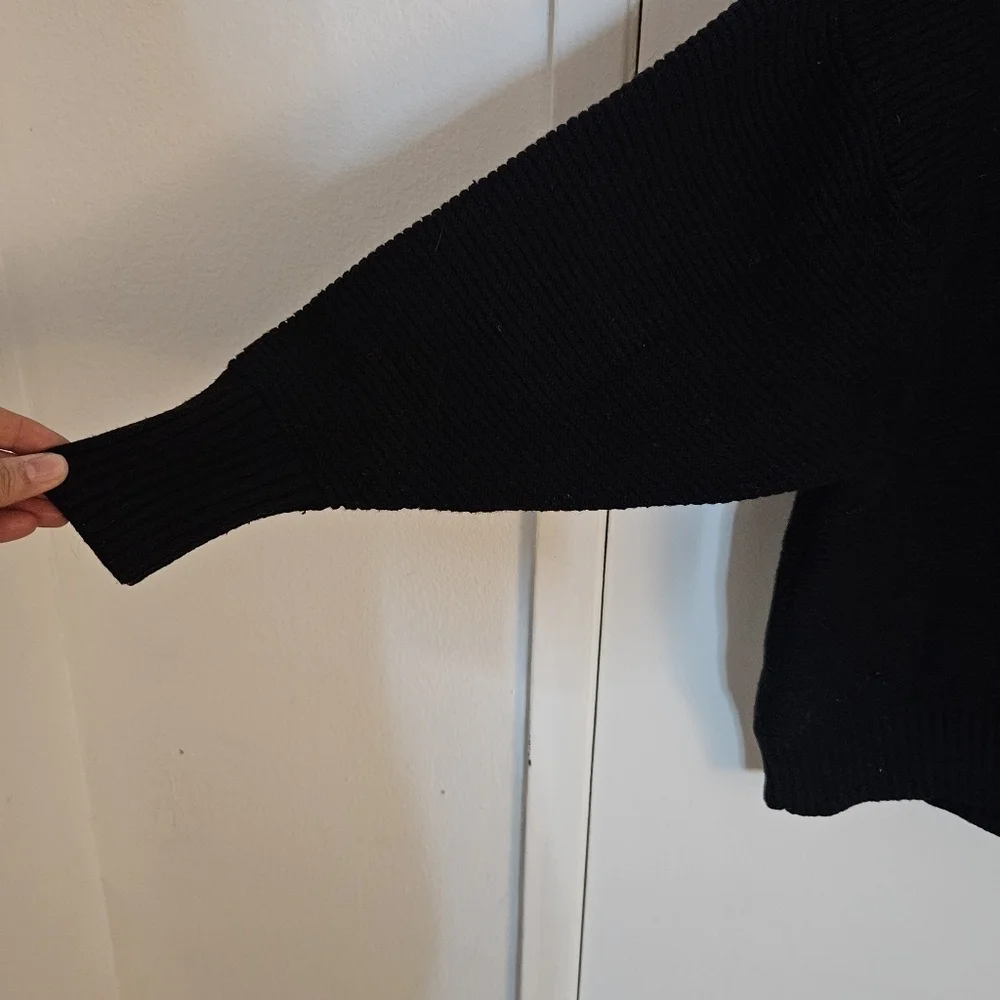 Zara Womens Black Knit Long Sleeve V-neck Ribbed Oversized Sweater size Medium - Picture 7 of 7